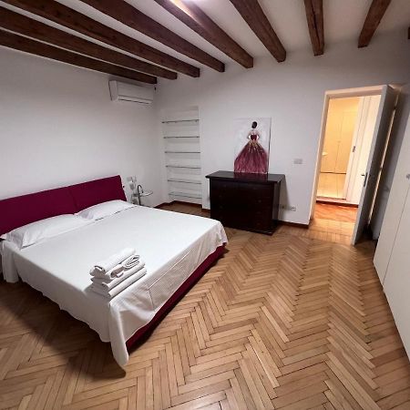 Magnifico Appartamento Ristrutturato Milaan Buitenkant foto
