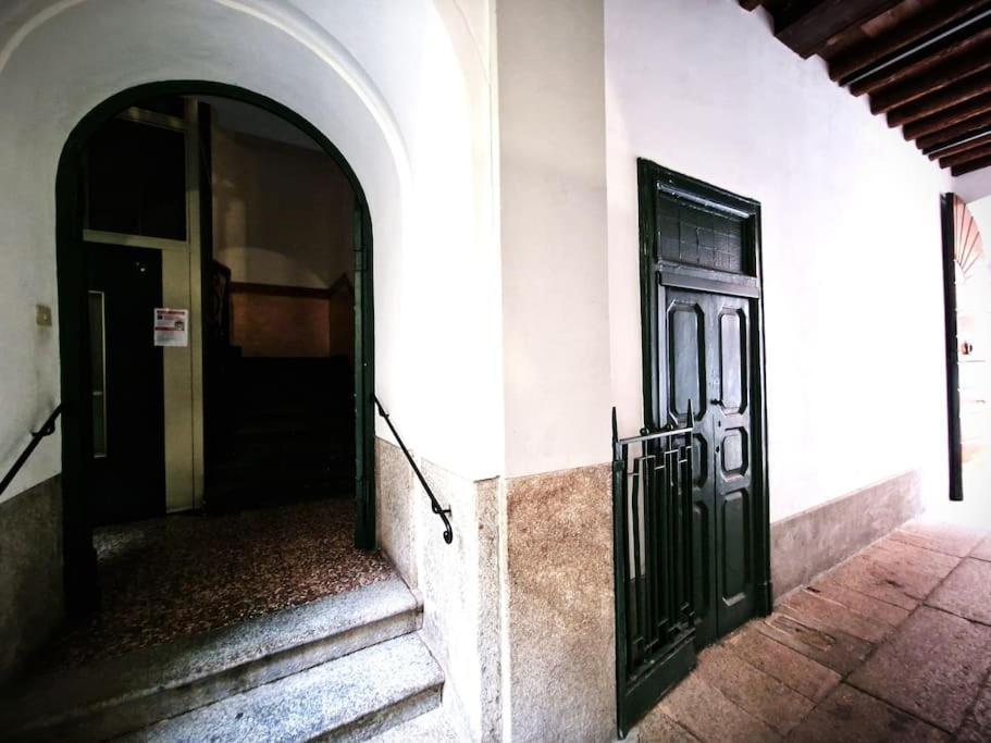 Magnifico Appartamento Ristrutturato Milaan Buitenkant foto