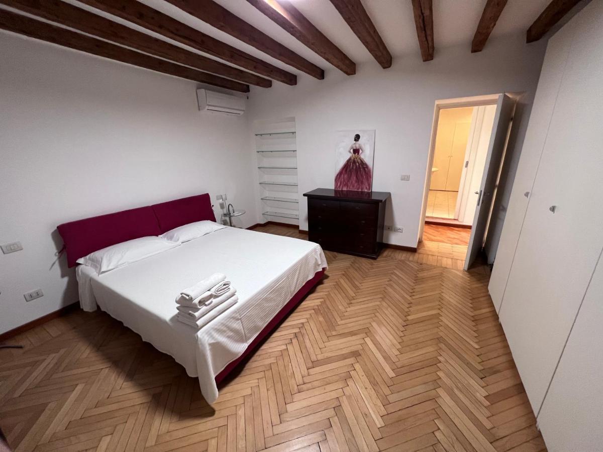 Magnifico Appartamento Ristrutturato Milaan Buitenkant foto